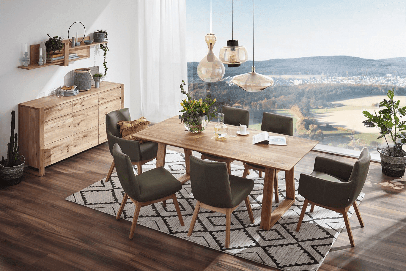 Klassischer Esszimmerstuhl aus Holz mit Lederbezug (Natura Calgary)
