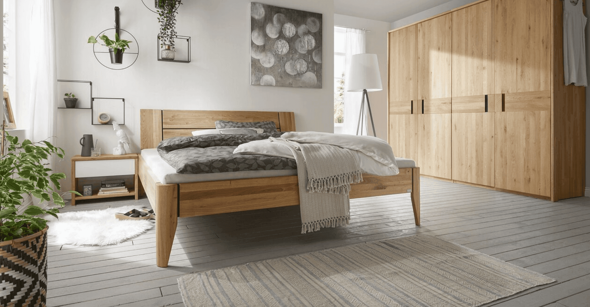 Natura Home Schlafzimmer mit Colorado Kleiderschrank in Wildeiche
