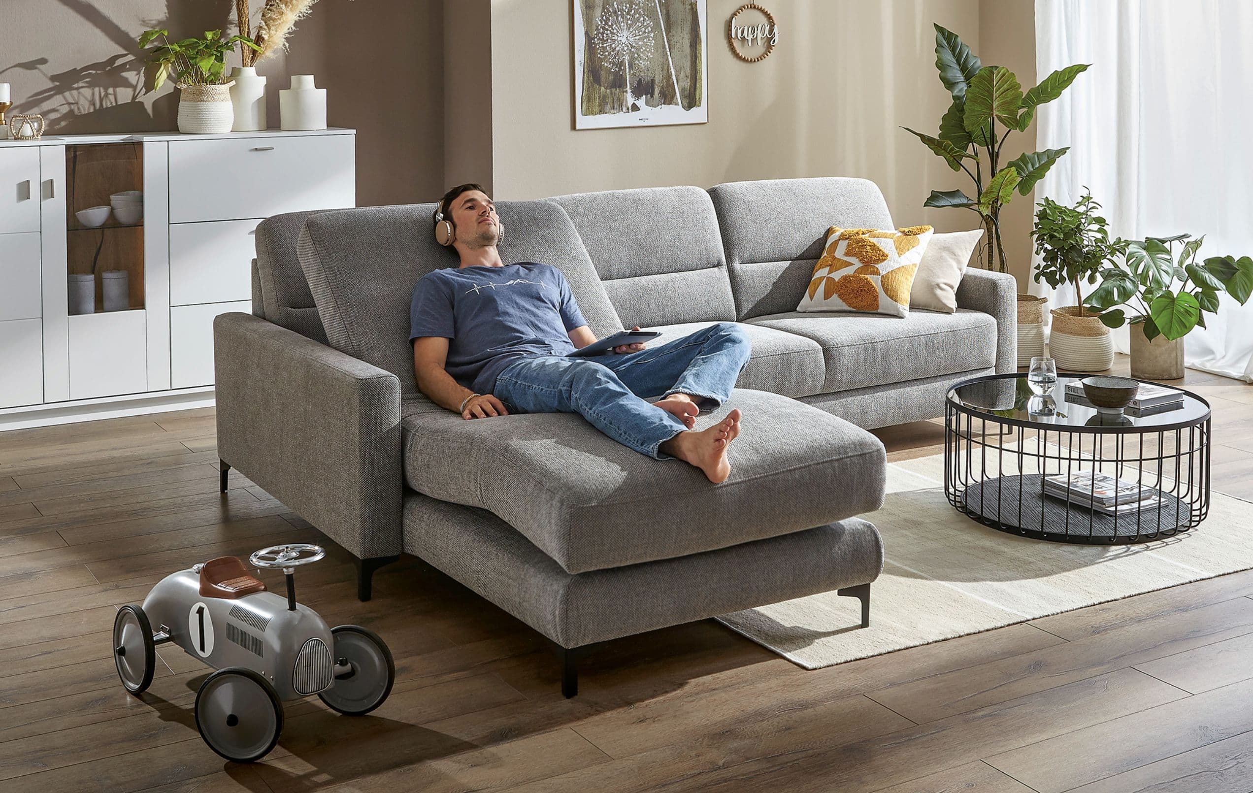 Sofa mit zeitlosem Strukturstoff-Bezug