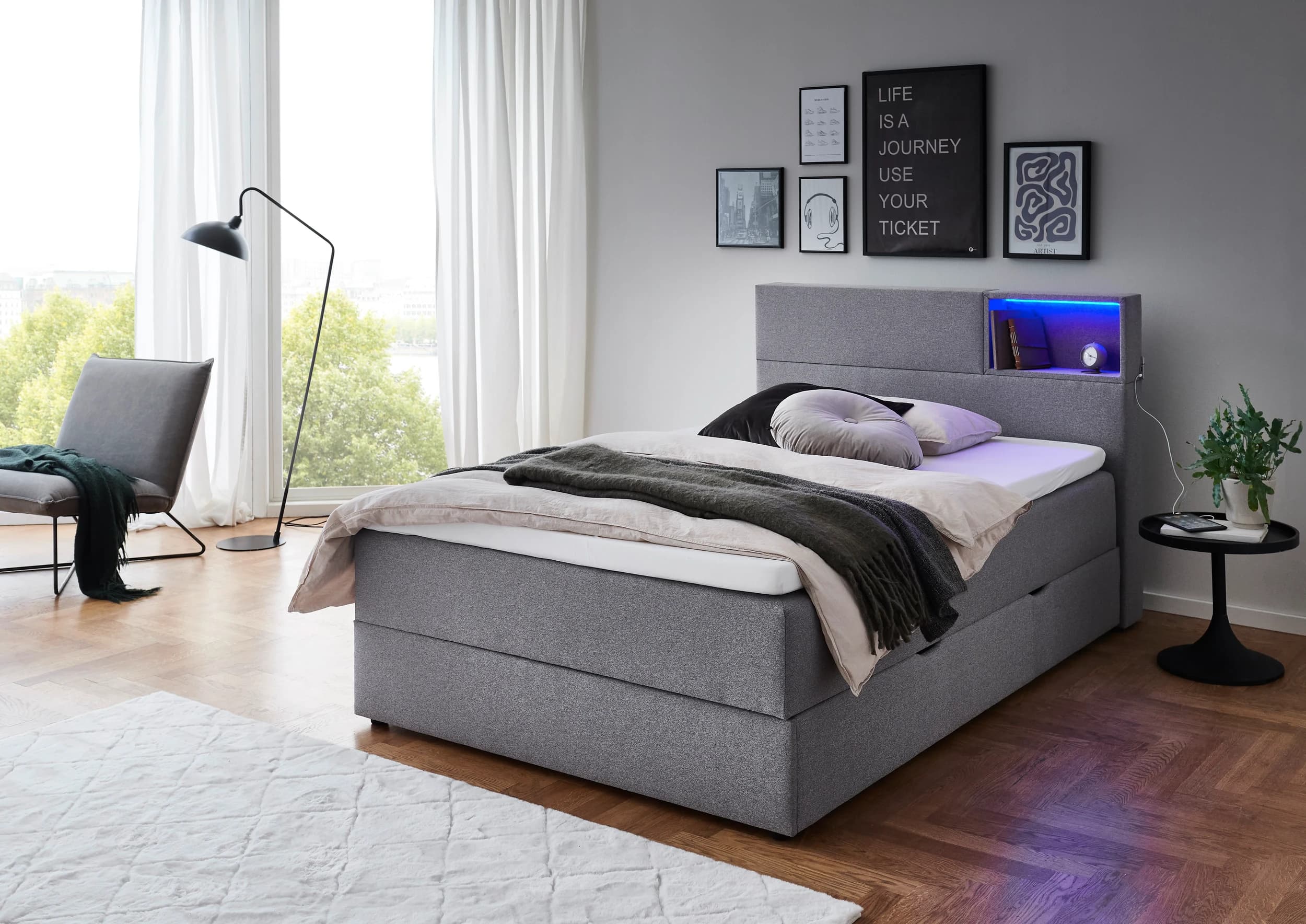 Boxspringbett - Liegefläche ca. 140x200 cm, inkl. Beleuchtung, Ablage und USB-Anschluss, Stoff, Hellgrau