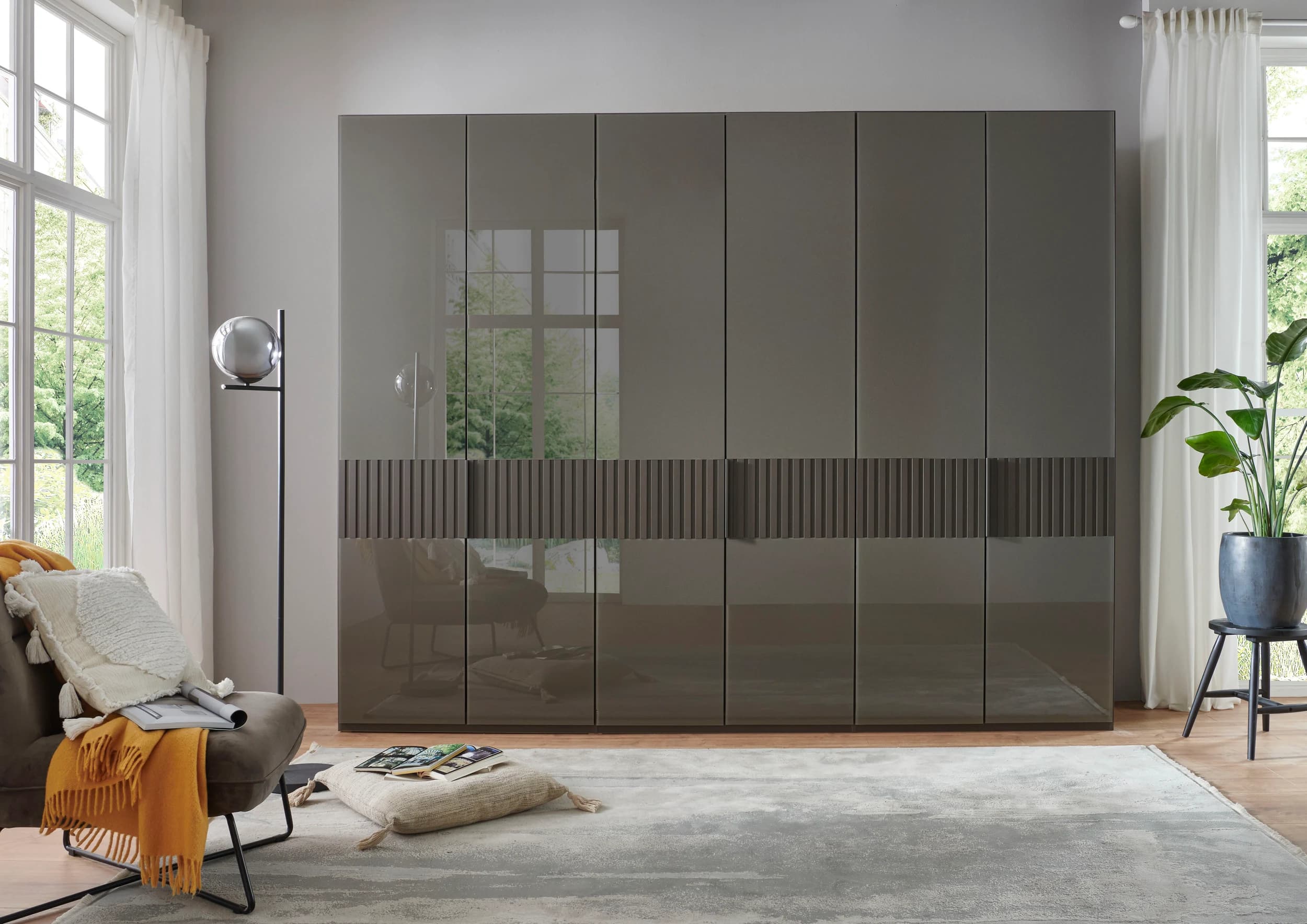Drehtürenschrank - B ca. 300 cm, Querriegel mit Lamellen, Gals Havanna