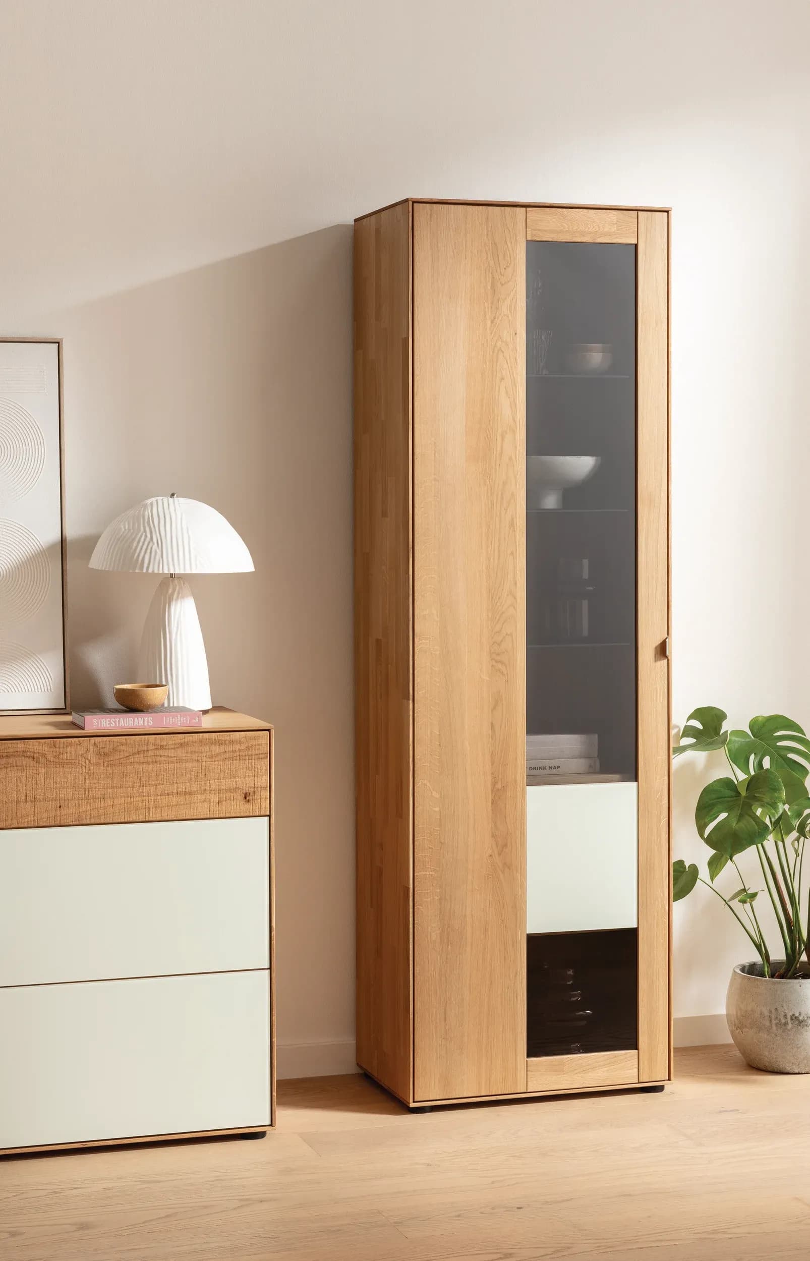 Vitrine Koruna - mit Beleuchtung, Eiche massiv legno geölt