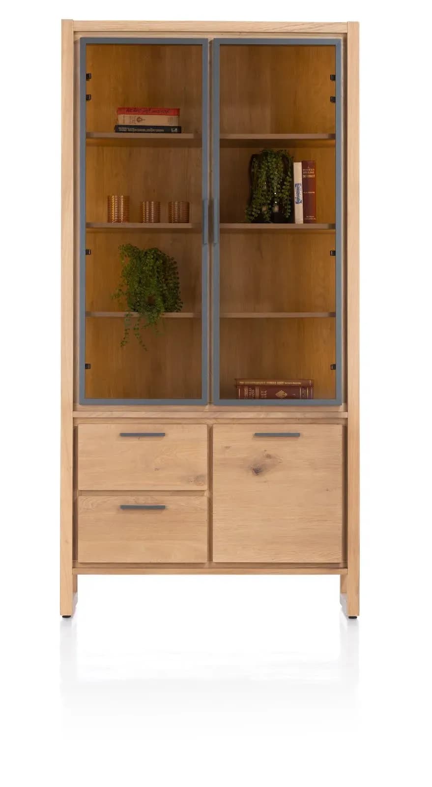 Nystead, Vitrine 100 cm. - 2-Glastüren + 1-Tür + 2-Laden (+LED)