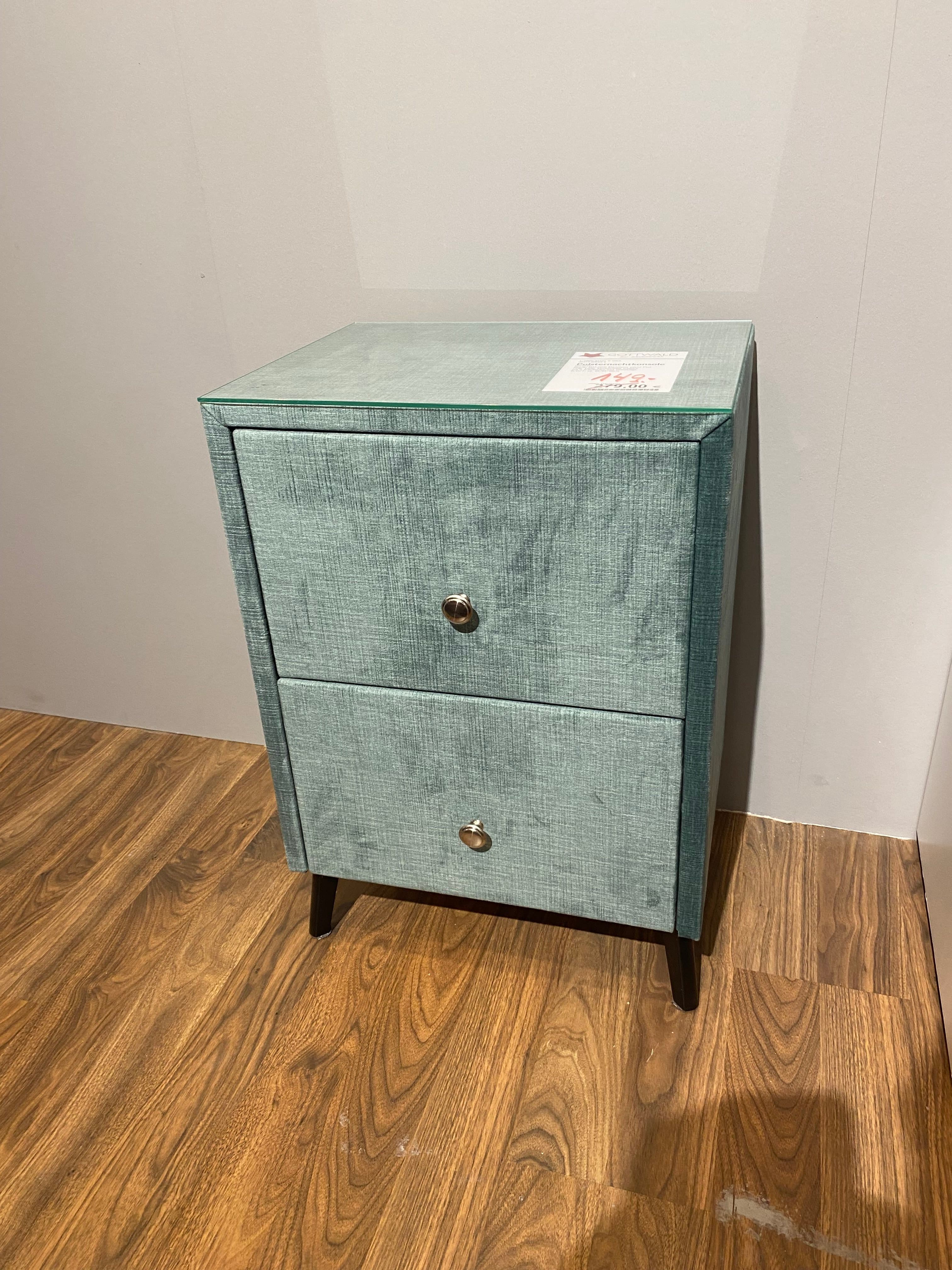 Polsternachtkonsole "WF0047/Teramo" von Kretschmar – Ausstellungsstück im Möbelhaus Gottwald – der Wohnfuchs